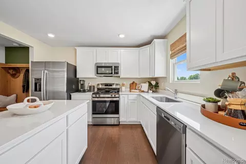 Kitchen - 4125 Sedgeview Cir, Howell, MI 48843 photo 2 of 2