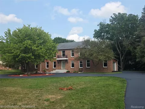 Exterior - 1210 Springborrow Dr, Flint, MI 48532 photo 2 of 4