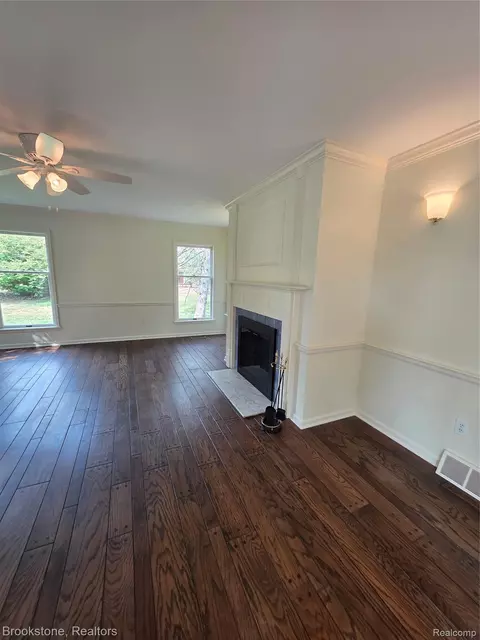 Living - 1210 Springborrow Dr, Flint, MI 48532 photo 1 of 4