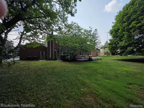Exterior - 1210 Springborrow Dr, Flint, MI 48532 photo 4 of 4