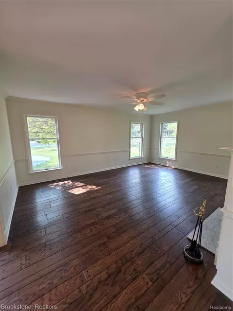 Living - 1210 Springborrow Dr, Flint, MI 48532 photo 2 of 4