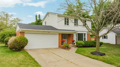 30190 Northgate Dr, Southfield, MI 48076