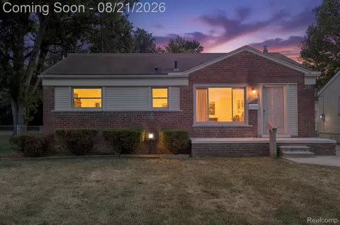 22030 Lanse St, Saint Clair Shores, MI 48081