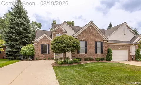 1313 Rock Valley Dr, Rochester, MI 48307