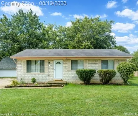 2448 Oakcrest Rd, Sterling Heights, MI 48310