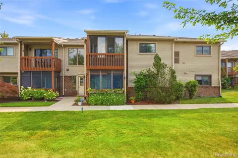 10193 Nancys Blvd #76, Grosse Ile, MI 48138