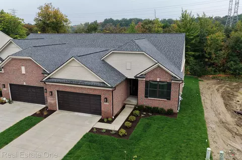 55769 Oak Pointe Dr, Shelby Township, MI 48315