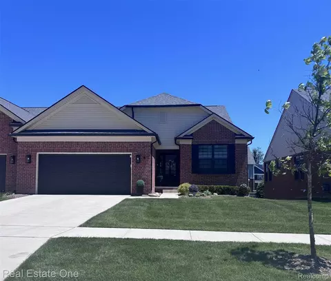 55769 Oak Pointe Dr, Shelby Township, MI 48315