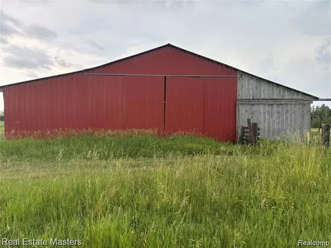 300 E Hubert Rd, Caledonia, MI 48762 photo 2