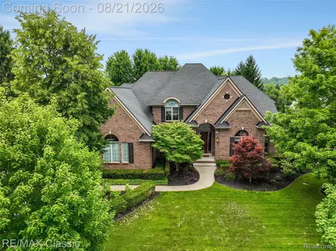 18133 Mission Pt, Northville, MI 48168