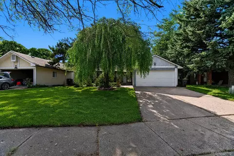 Exterior - 1608 Broad Ct, Flint, MI 48503 photo 2 of 15
