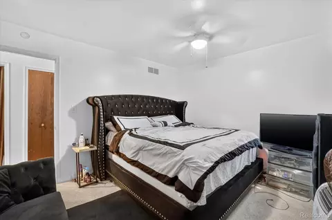 Bedroom - 1608 Broad Ct, Flint, MI 48503 photo 2 of 4