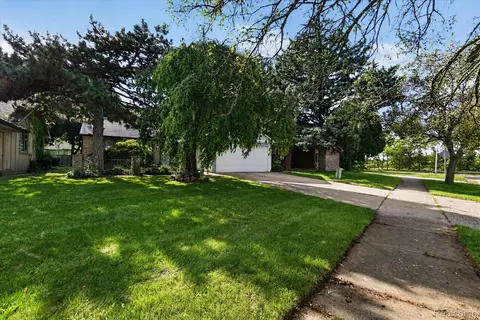 Exterior - 1608 Broad Ct, Flint, MI 48503 photo 1 of 15