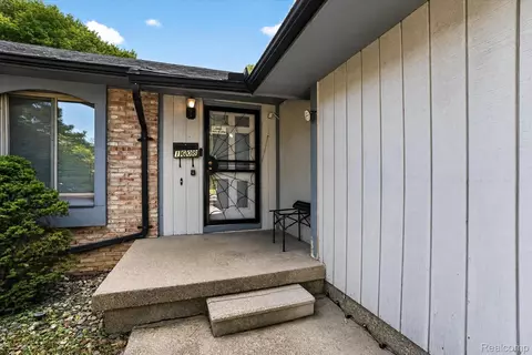Exterior - 1608 Broad Ct, Flint, MI 48503 photo 5 of 15
