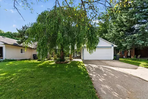 Exterior - 1608 Broad Ct, Flint, MI 48503 photo 3 of 15
