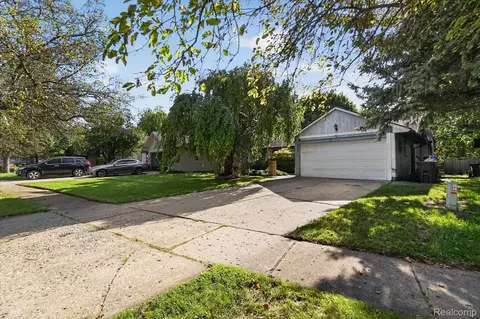 Exterior - 1608 Broad Ct, Flint, MI 48503 photo 4 of 15