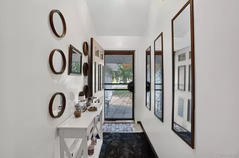 Entry Way - 1608 Broad Ct, Flint, MI 48503 photo 1 of 4