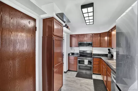 Kitchen - 1608 Broad Ct, Flint, MI 48503 photo 2 of 4