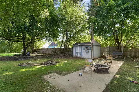 Exterior - 1608 Broad Ct, Flint, MI 48503 photo 14 of 15