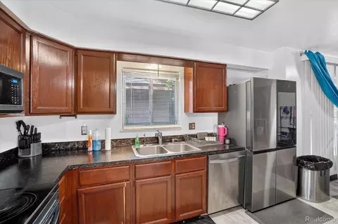 Kitchen - 1608 Broad Ct, Flint, MI 48503 photo 3 of 4