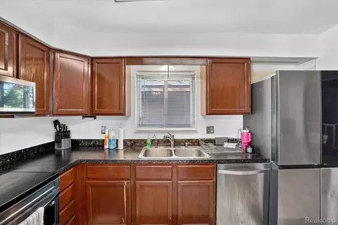 Kitchen - 1608 Broad Ct, Flint, MI 48503 photo 4 of 4