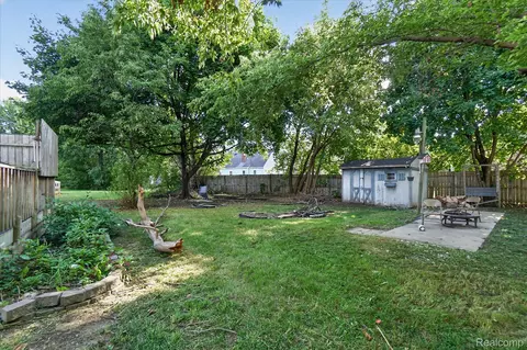 Exterior - 1608 Broad Ct, Flint, MI 48503 photo 15 of 15