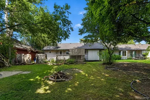 Exterior - 1608 Broad Ct, Flint, MI 48503 photo 10 of 15