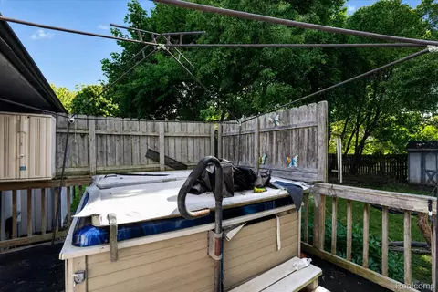 Exterior - 1608 Broad Ct, Flint, MI 48503 photo 8 of 15