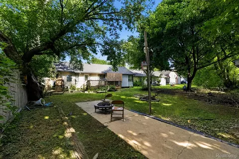 Exterior - 1608 Broad Ct, Flint, MI 48503 photo 9 of 15