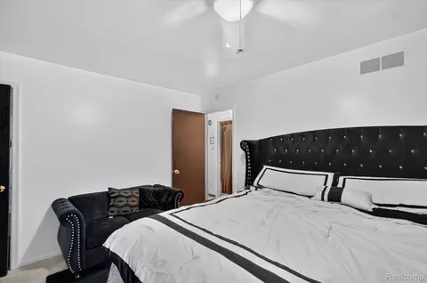 Bedroom - 1608 Broad Ct, Flint, MI 48503 photo 3 of 4