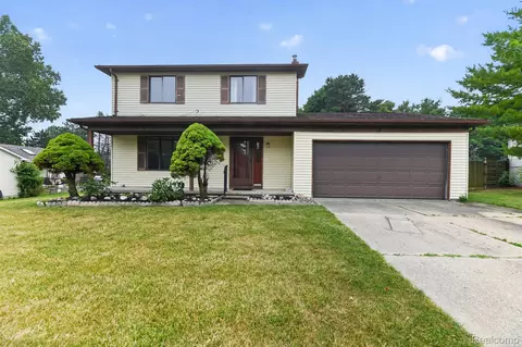 212 Lindenwood Dr, Linden, MI 48451