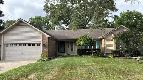 1580 Carthage, Commerce, MI 48382