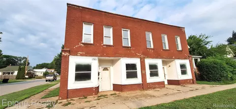 1725 10th St, Port Huron, MI 48060