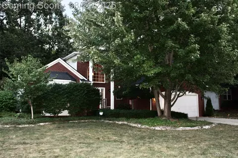 5311 Sandalwood Ct, Grand Blanc, MI 48439