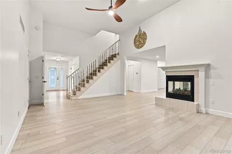 Living - 2318 Flagstone Dr, Flint, MI 48433 photo 2 of 7