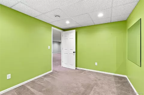 Bedroom - 2318 Flagstone Dr, Flint, MI 48433 photo 10 of 12