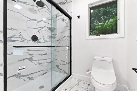 Bath - 2318 Flagstone Dr, Flint, MI 48433 photo 1 of 5