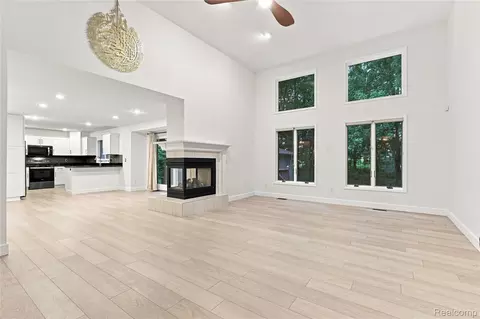 Living - 2318 Flagstone Dr, Flint, MI 48433 photo 3 of 7