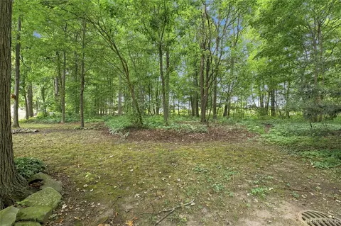 Exterior - 2318 Flagstone Dr, Flint, MI 48433 photo 13 of 13
