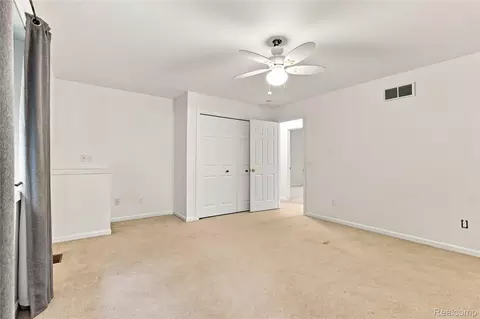 Bedroom - 2318 Flagstone Dr, Flint, MI 48433 photo 2 of 12