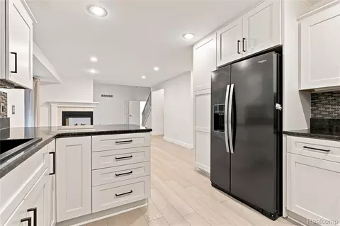 Kitchen - 2318 Flagstone Dr, Flint, MI 48433 photo 1 of 5