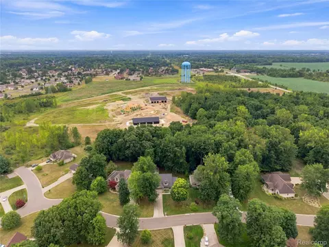 View/Area - 2318 Flagstone Dr, Flint, MI 48433 photo 3 of 8
