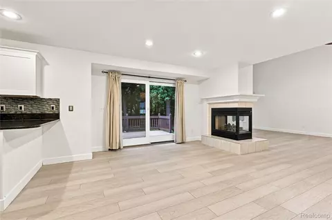 Living - 2318 Flagstone Dr, Flint, MI 48433 photo 4 of 7