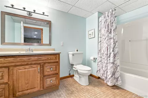 Bath - 2318 Flagstone Dr, Flint, MI 48433 photo 5 of 5