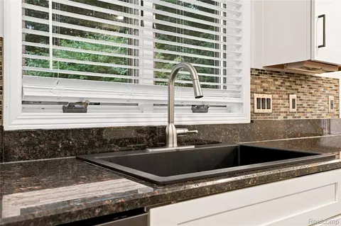 Kitchen - 2318 Flagstone Dr, Flint, MI 48433 photo 5 of 5