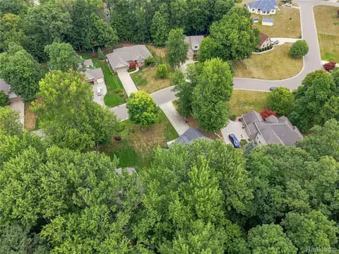 View/Area - 2318 Flagstone Dr, Flint, MI 48433 photo 2 of 8