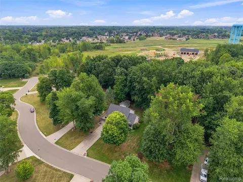 View/Area - 2318 Flagstone Dr, Flint, MI 48433 photo 7 of 8