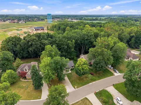 View/Area - 2318 Flagstone Dr, Flint, MI 48433 photo 6 of 8