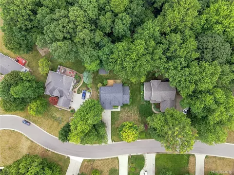 View/Area - 2318 Flagstone Dr, Flint, MI 48433 photo 5 of 8