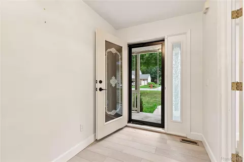 Entry Way - 2318 Flagstone Dr, Flint, MI 48433 photo 3 of 3